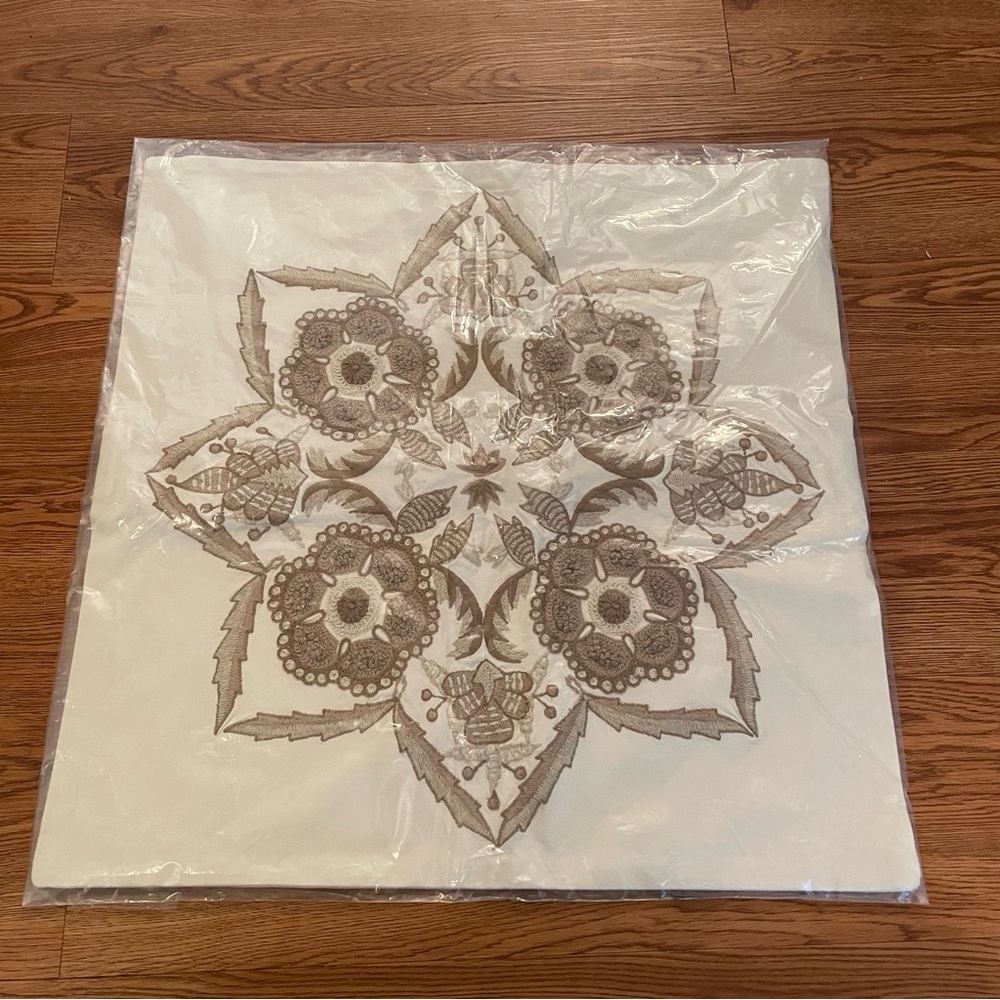 Pottery Barn Cora Medallion 20x20 Pillow Cover Embroidered NWT